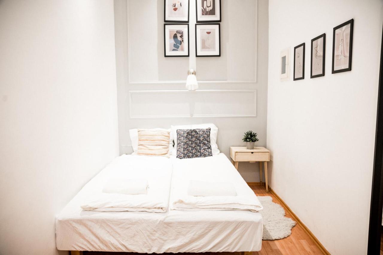 Stylish And Spacious ! Central Location Kazincy Netflix Budapest Exterior foto
