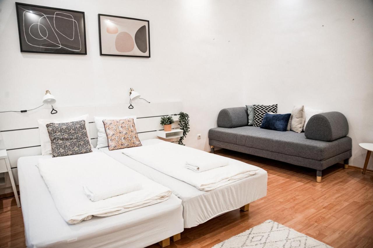 Stylish And Spacious ! Central Location Kazincy Netflix Budapest Exterior foto