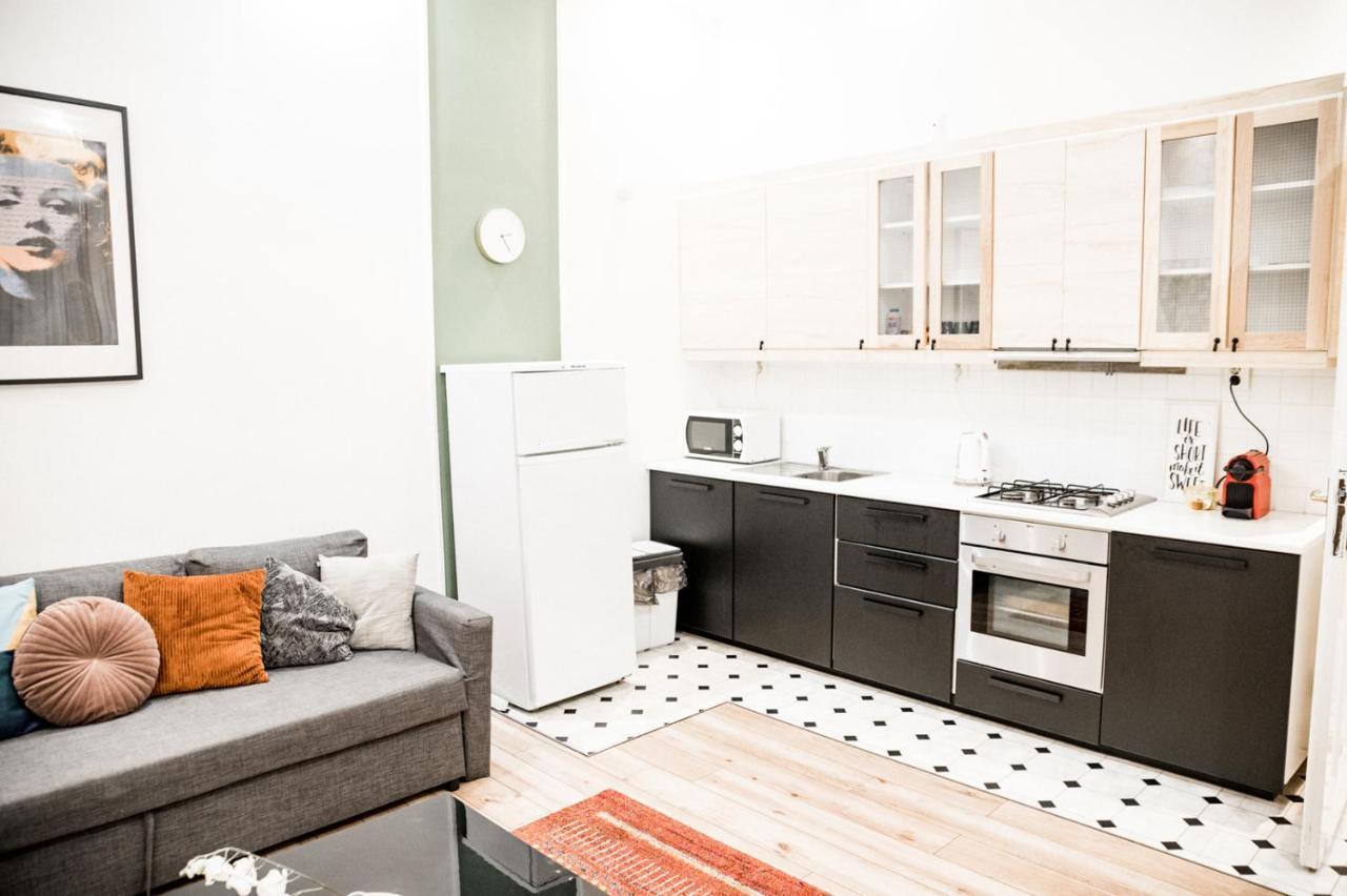 Stylish And Spacious ! Central Location Kazincy Netflix Budapest Exterior foto
